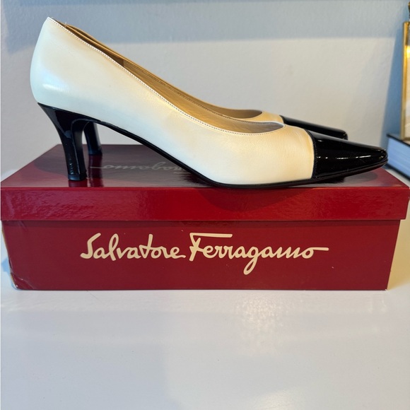 Salvatore Ferragamo Black and Cream Heels 9.5C - Picture 6 of 10